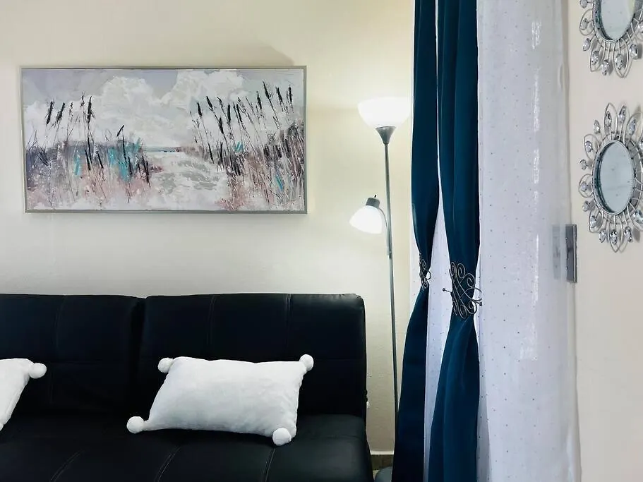 Bluebreeze - Cozy Apartment Near Airport سان خوان
